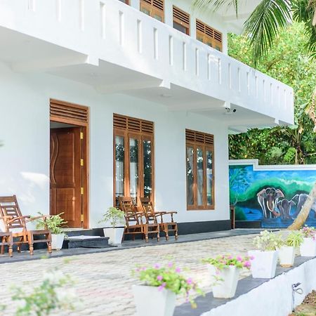 Scenery River Star Hotel Hikkaduwa Exterior foto